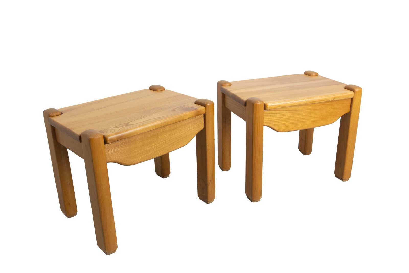 Paire de tables de chevet françaises vintage de style Maison Regain, Charlotte Perriand, en orme, vers 1970 photo for sale