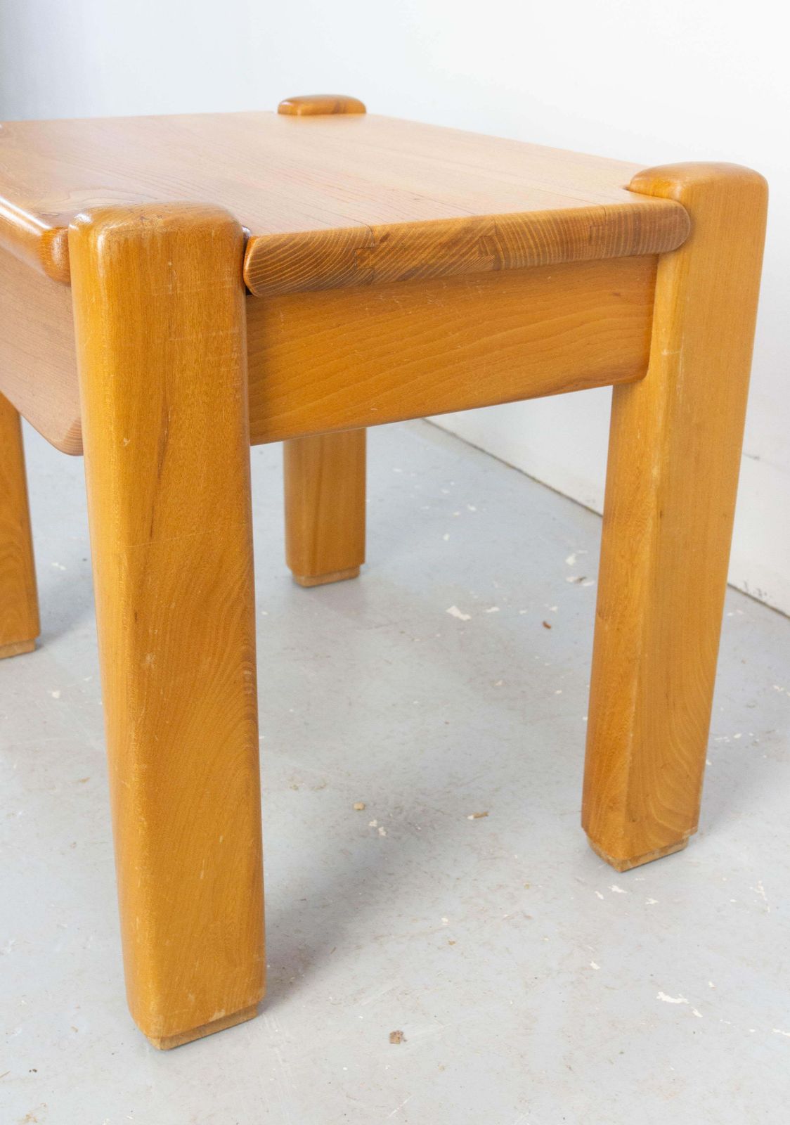 Paire de tables de chevet françaises vintage de style Maison Regain, Charlotte Perriand, en orme, vers 1970 photo buy