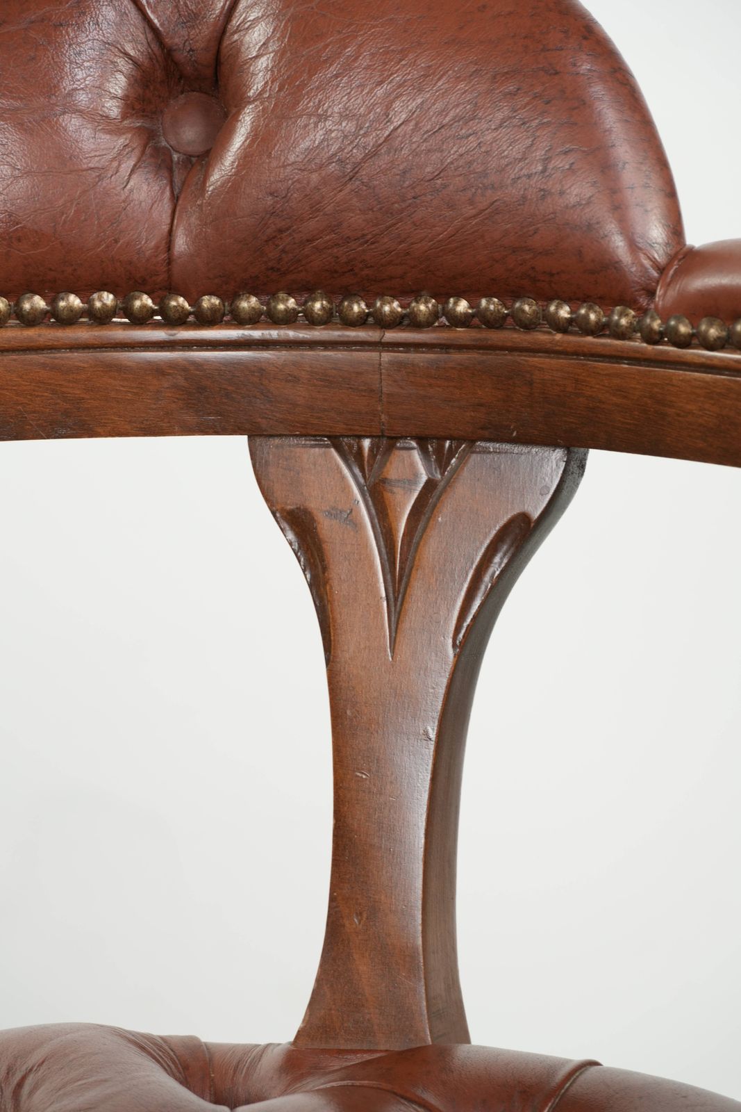 1193.0 Set Of 2 Swivel English Style Cowhide Leather Chesterfield Office Chairs In A Beautiful Brown Color photo
