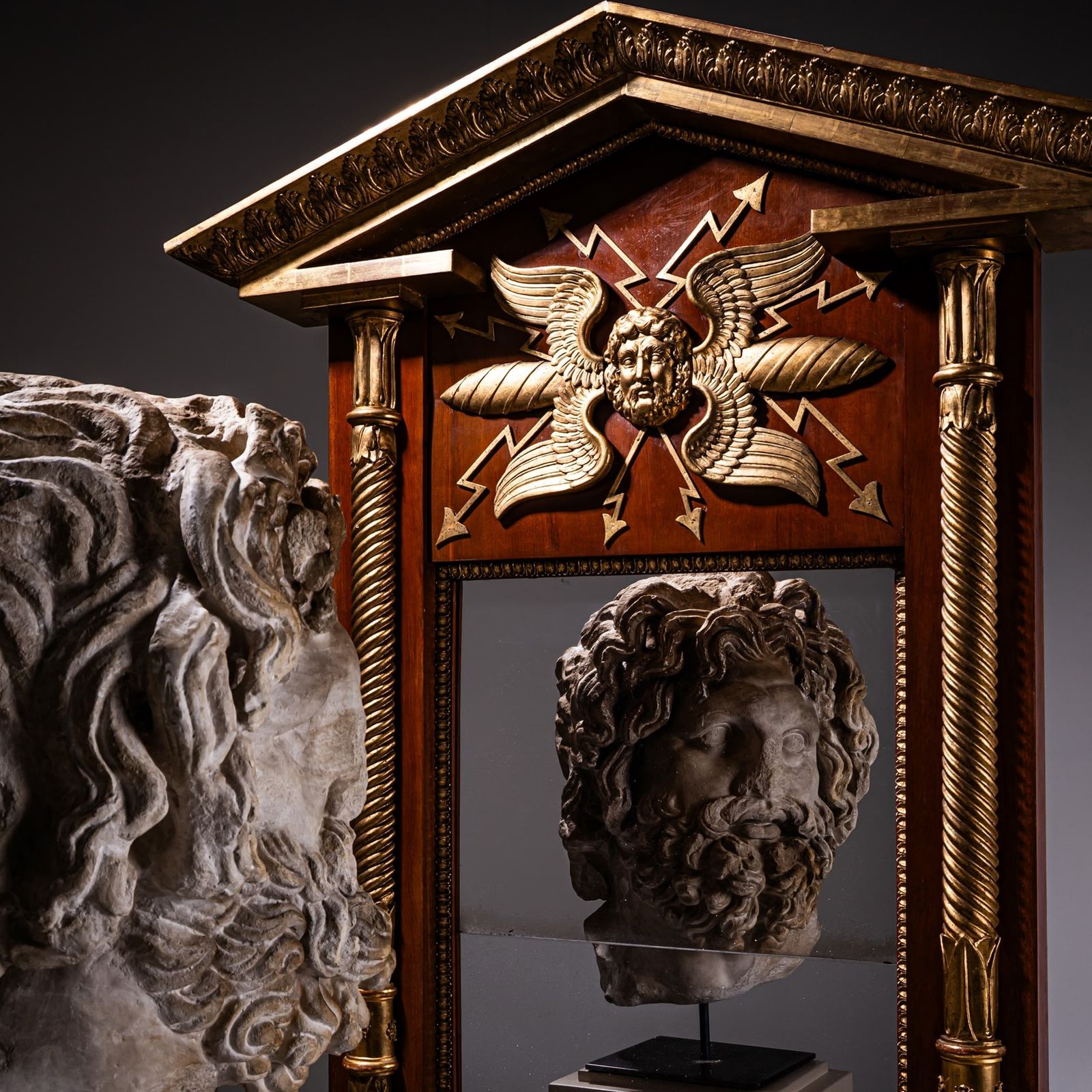 photo furniture Empire-spiegel van Johan Martin Berg, Gothenburg / Zweden, begin 19e eeuw