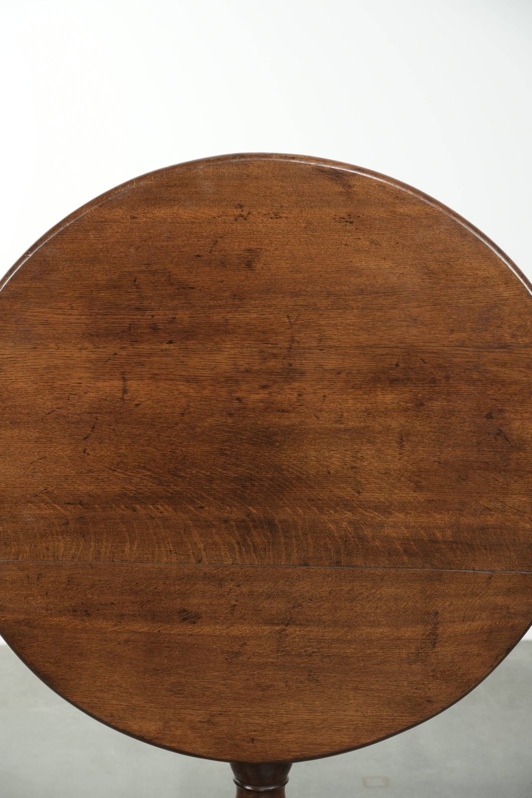 Antieke Engelse eiken tilt-top tafel, sidetafel, eind 18e eeuw, mooie kleuren photo Meubels