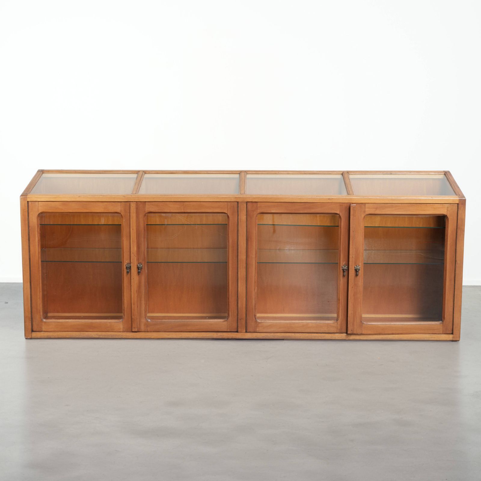 Grote Vintage Houten Toonbank/Vitrinekast/Museumkast Met Opvallende Uitstraling