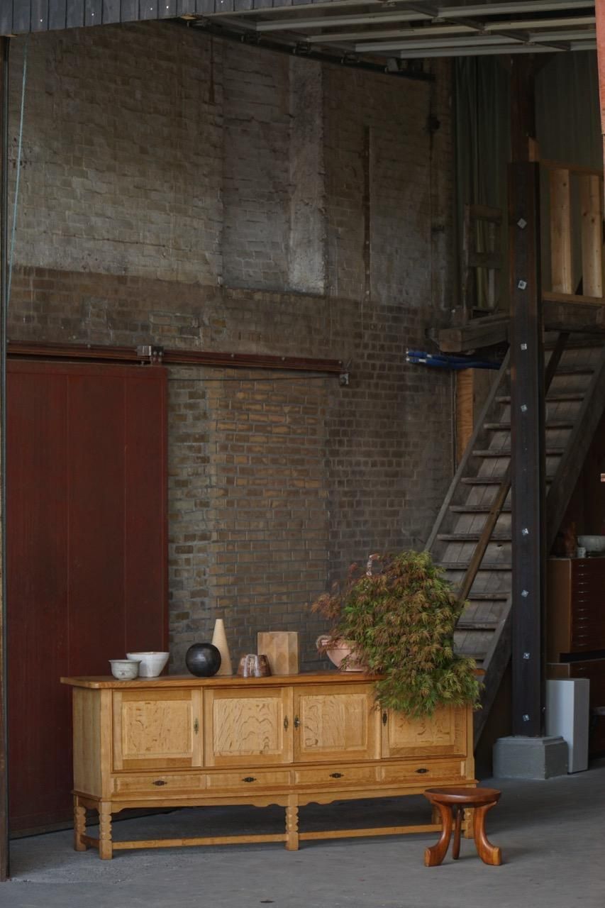 photo vinterior Danish Mid Century, Brutalist Sideboard In Oak, Henning Kjærnulf, 1960s