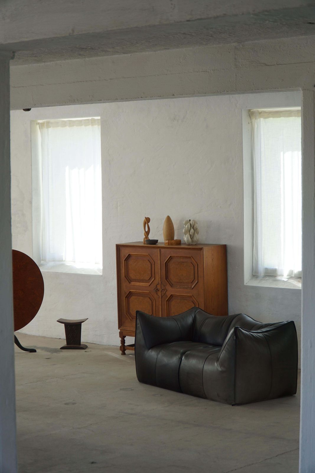 Danish Modern, Sclulptural Classic Cabinet In Oak And Burl Wood Veneer, 1950s photo vinterior