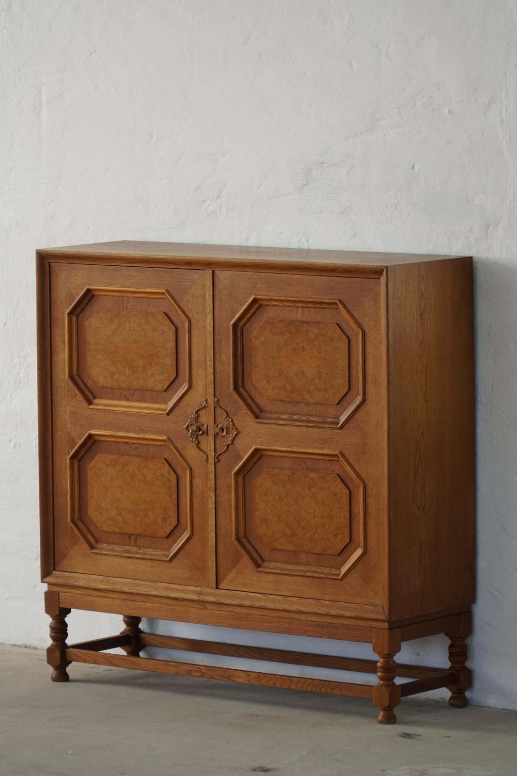 Danish Modern, Sclulptural Classic Cabinet In Oak And Burl Wood Veneer, 1950s photo vintage