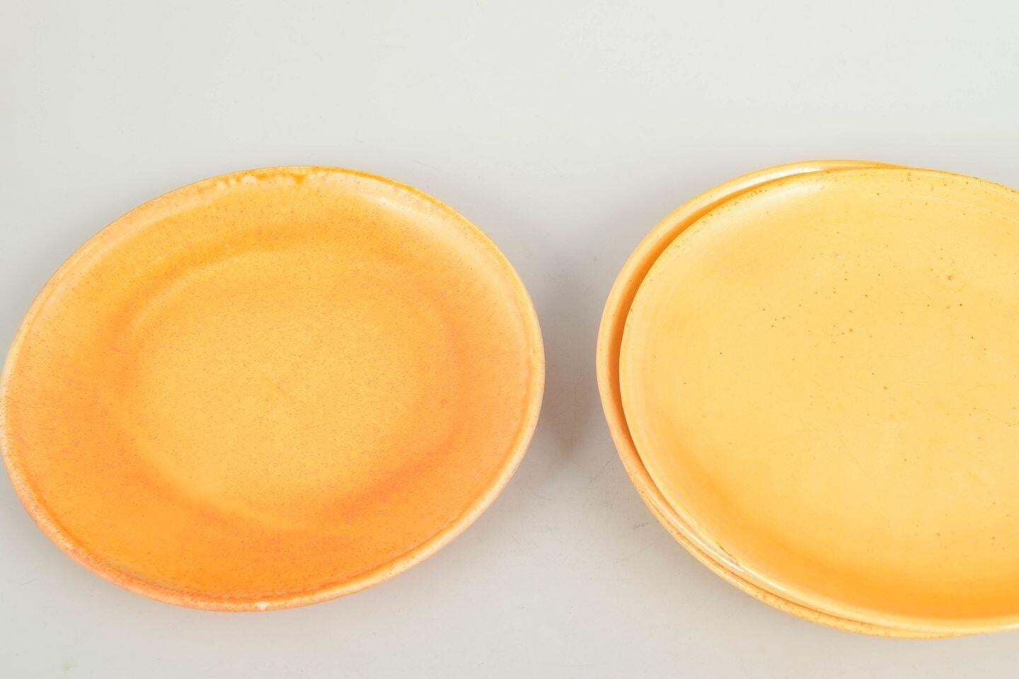 Kähler, Danemark. Quatre assiettes en céramique à glaçure à l'uranium. Années 1930 photo for sale