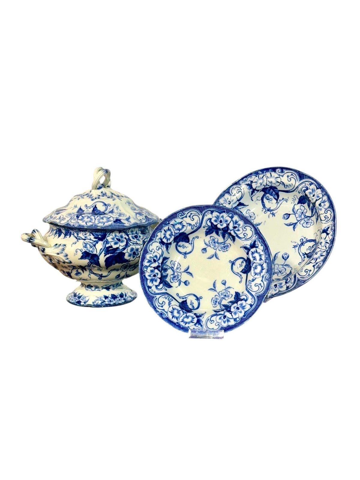 1461.0 19th Century Creil Montereau Flora White And Blue Faience Tureen And Platters photo