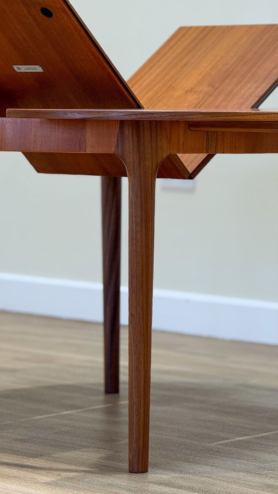 photo vinterior McIntosh Dunvegan Teak Dining Set – Round Extending Table & 4 Chairs (1960s Scotland)