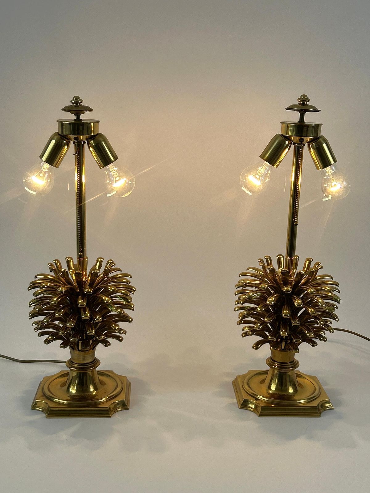 5285.0 Set Of Two Large Exceptional Brass Pine Cone Table Lamps By Feese Germany 1980s photo