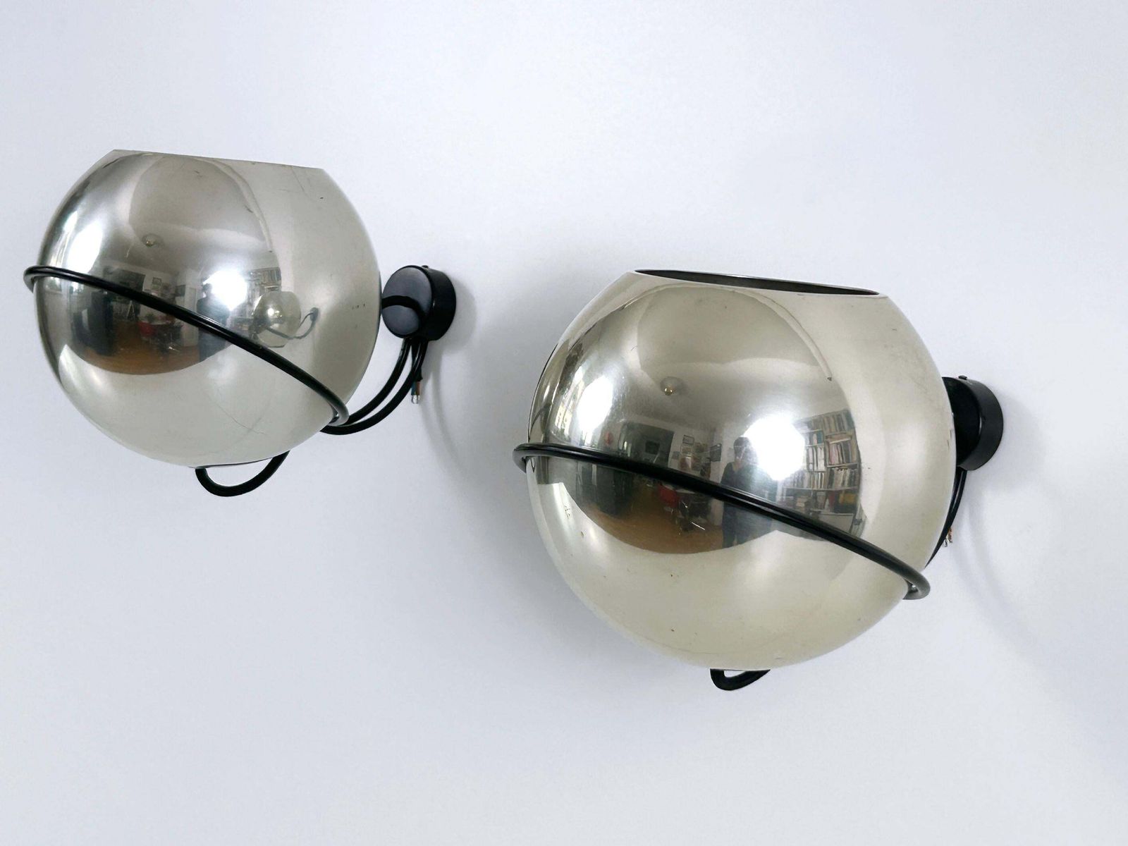 photo vinterior Set Of Two Spherical Sconces Model 232/G By Gino Sarfatti Fo Arteluce Italy 1961