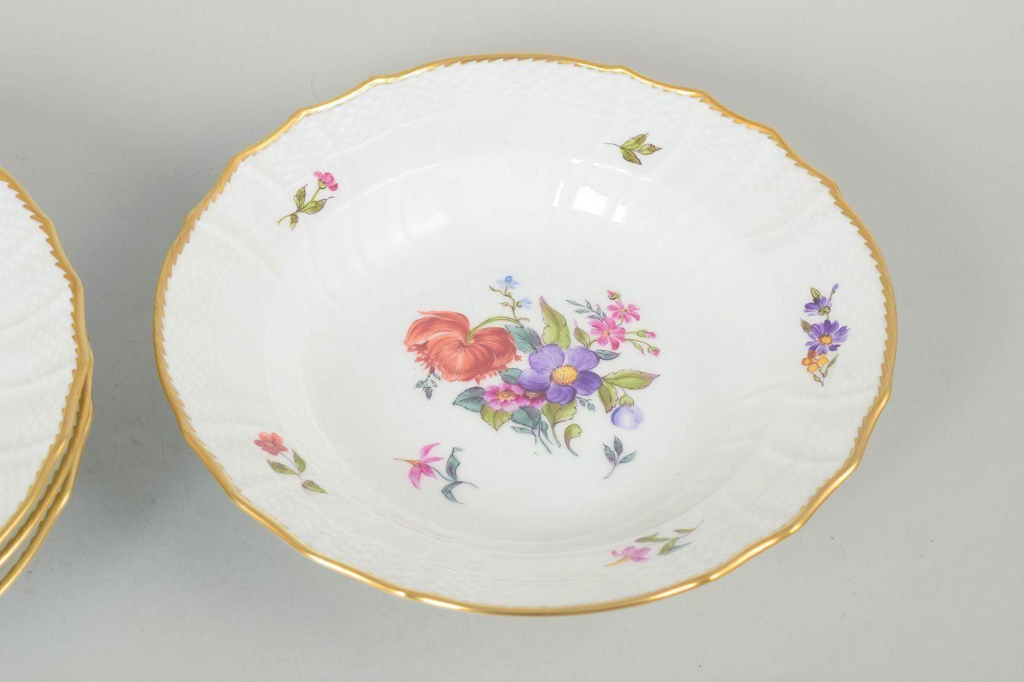 Royal Copenhagen Saxon Flower. Set van vier diepe borden in porselein. Jaren 1960 photo for sale