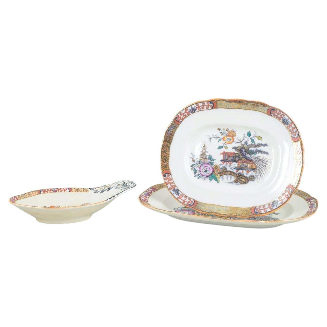 Rörstrand, Suède. Deux plats de service et un bol. Série « Japan ». Début du XXe siècle.