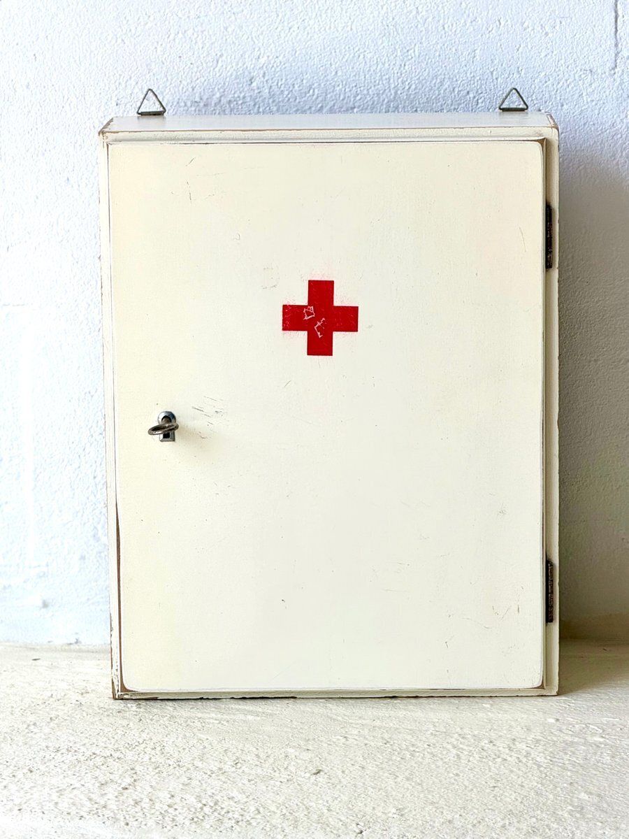 Houten wandgemonteerd medicijnkastje met lade, mid-century, jaren 1960 photo furniture