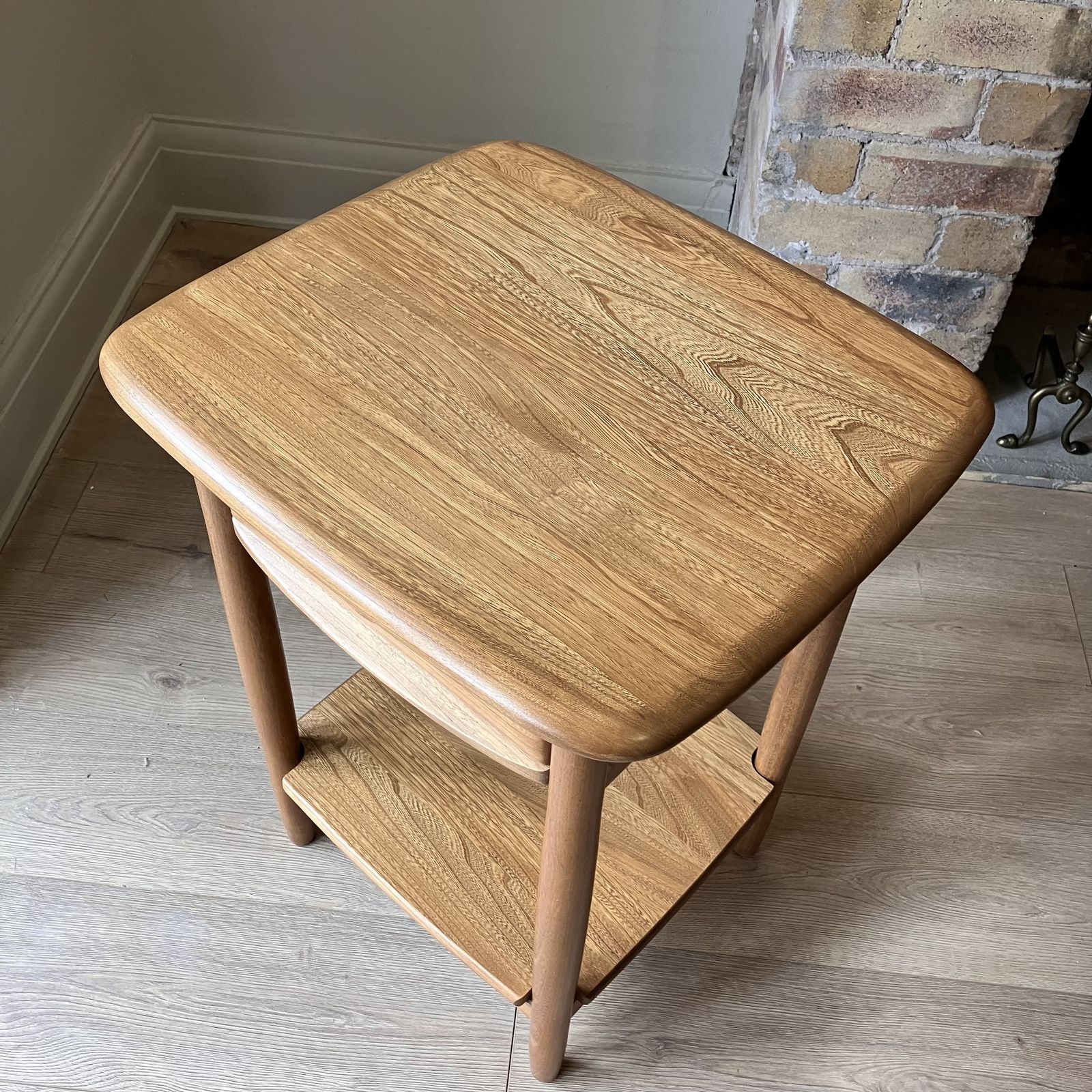 Ercol Windsor Lamp Table Model 3866 photo vinterior