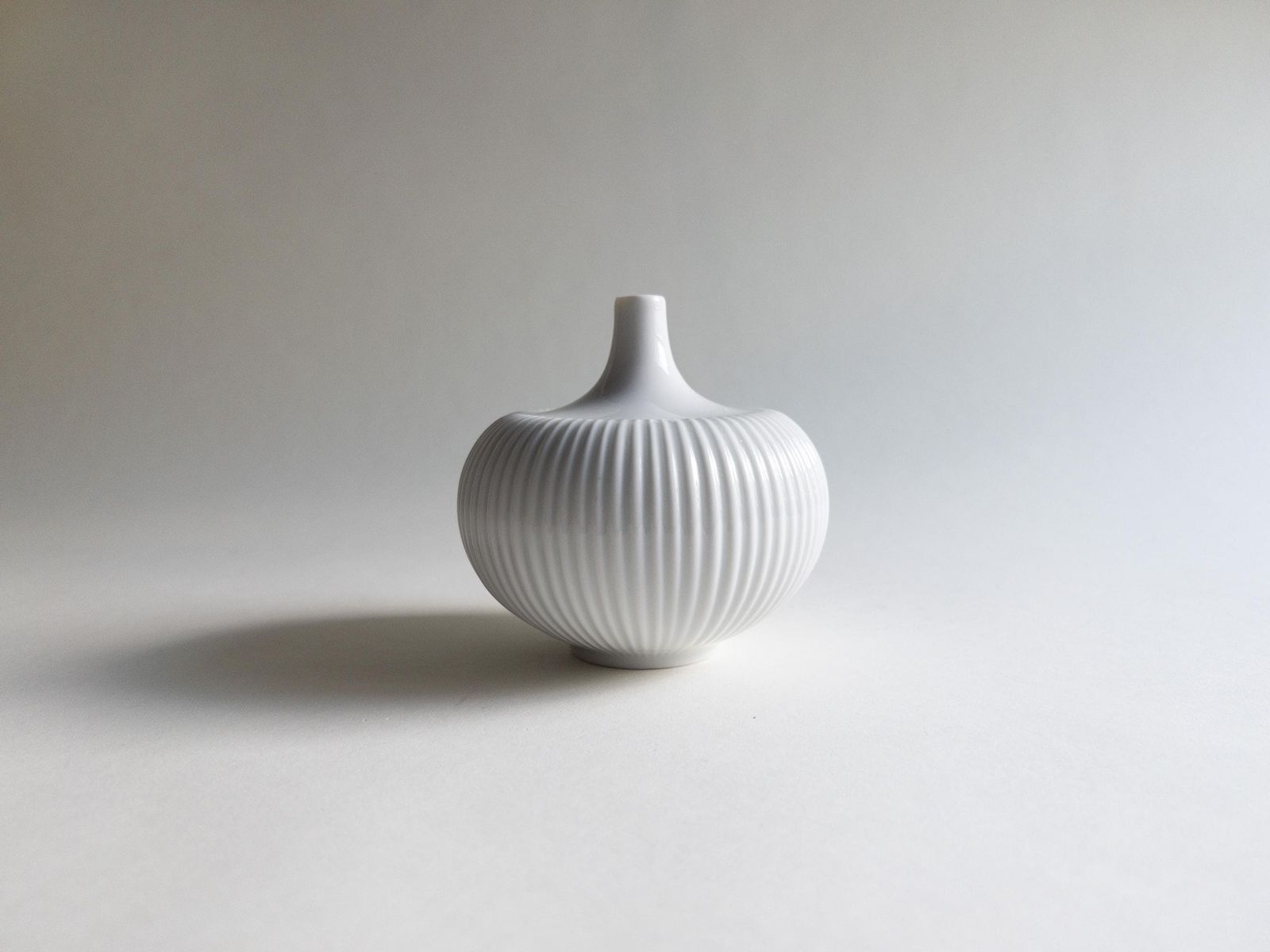 photo buy Suisse Langenthal Porcelain Bud Vase – Mid Century Ribbed Pumpkin Vase
