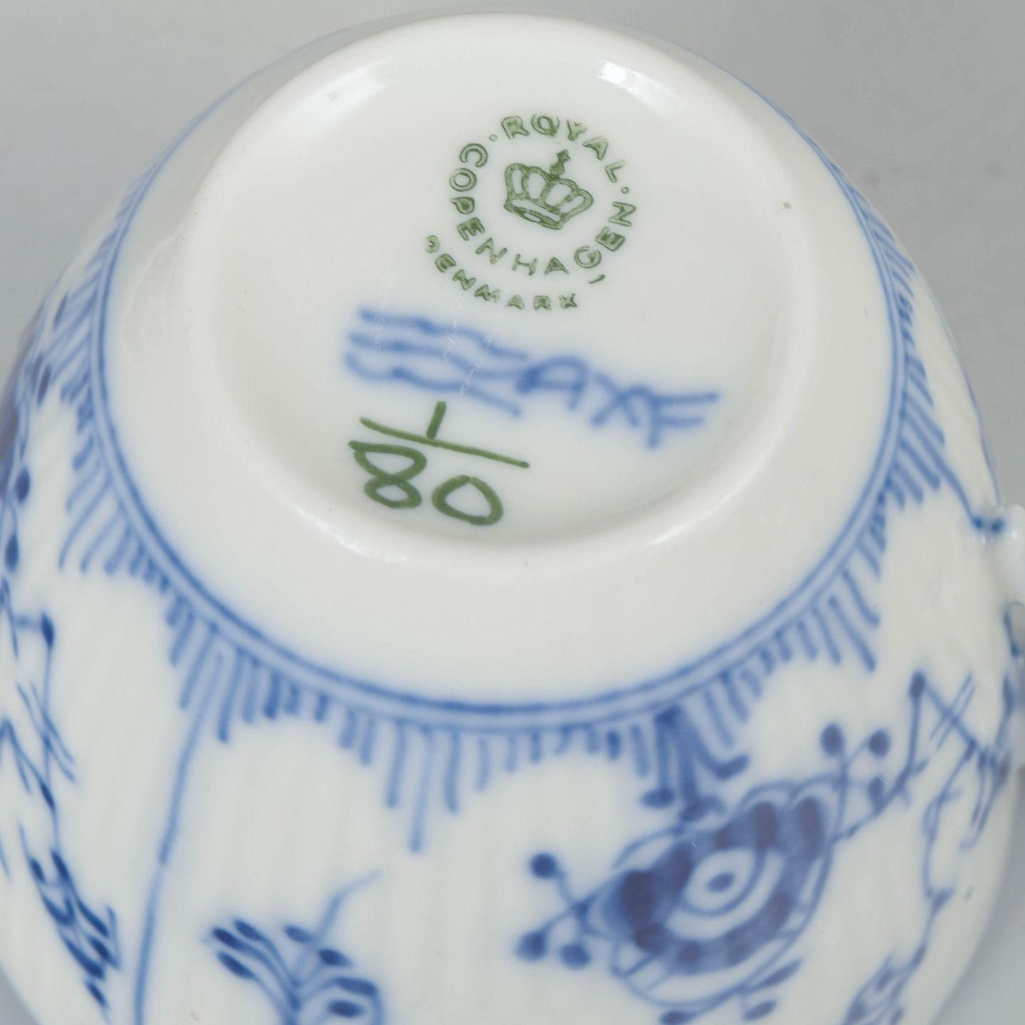 Royal Copenhagen Blue Fluted Plain. Service de quatre tasses à café et soucoupes en porcelaine. photo Décoration