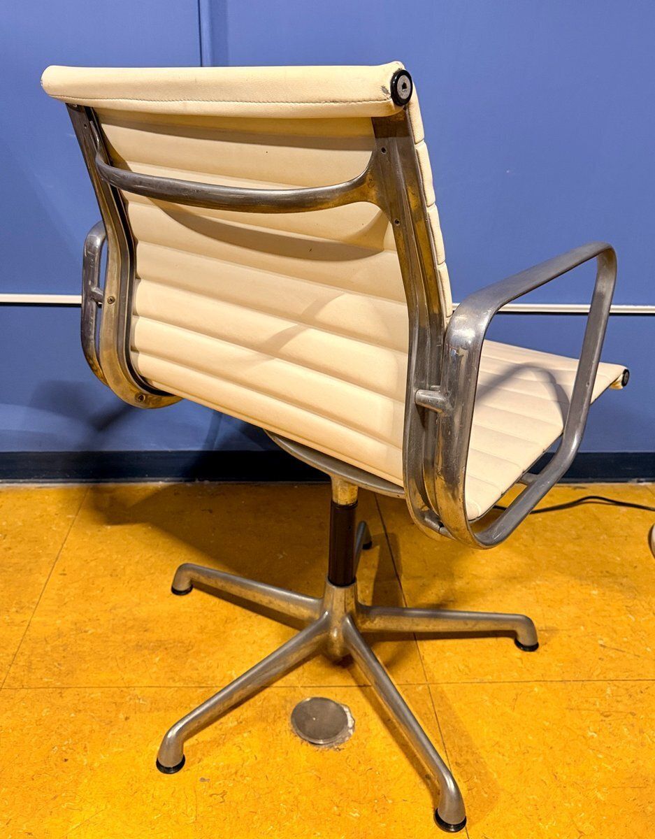 Aluminum Group Office Chair By Charles And Ray Eames For Herman Miller, 1970s photo 1558.0