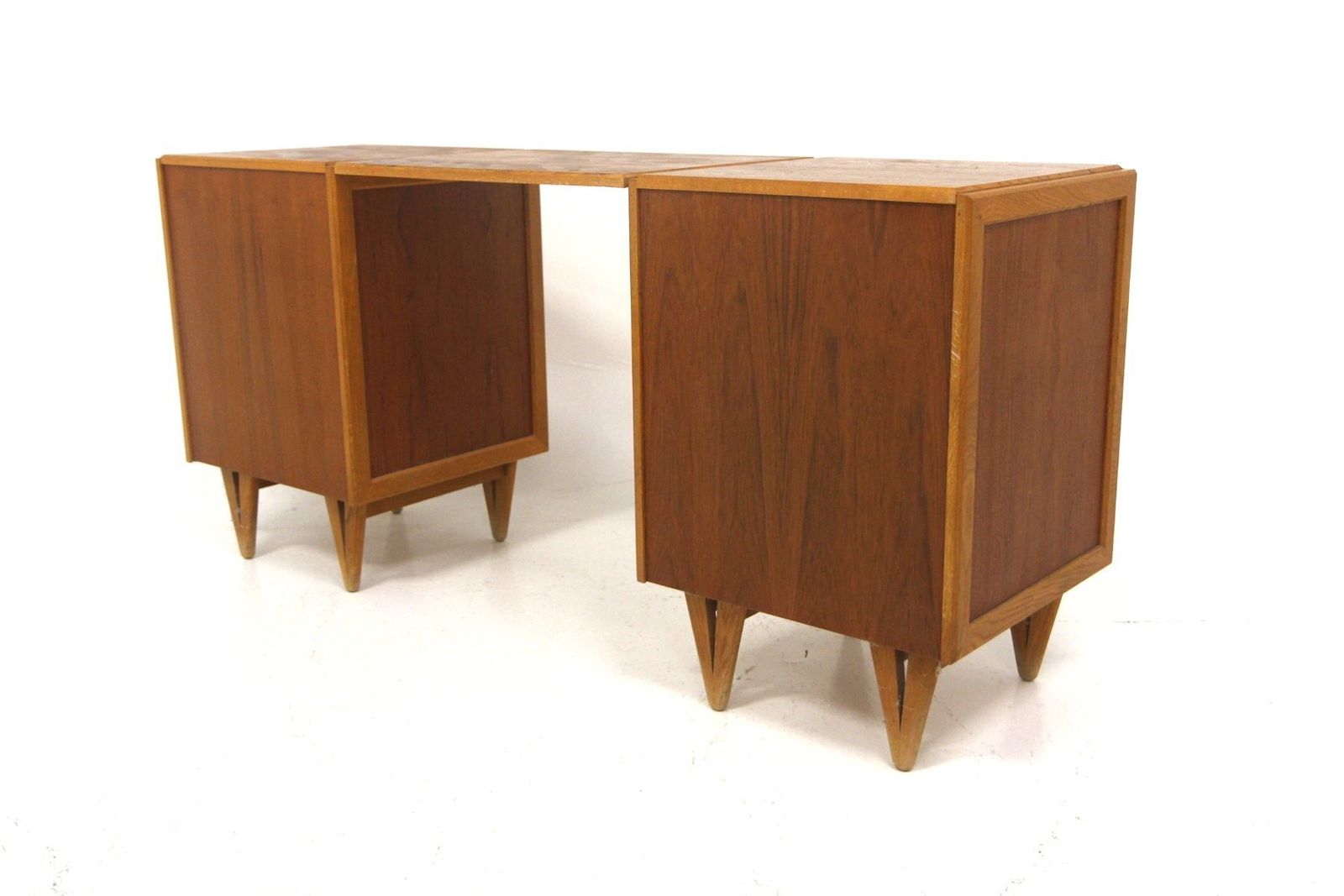 photo furniture Bureau scandinave par Bengt Ruda pour Möbel-IKEA, Suède, années 1960