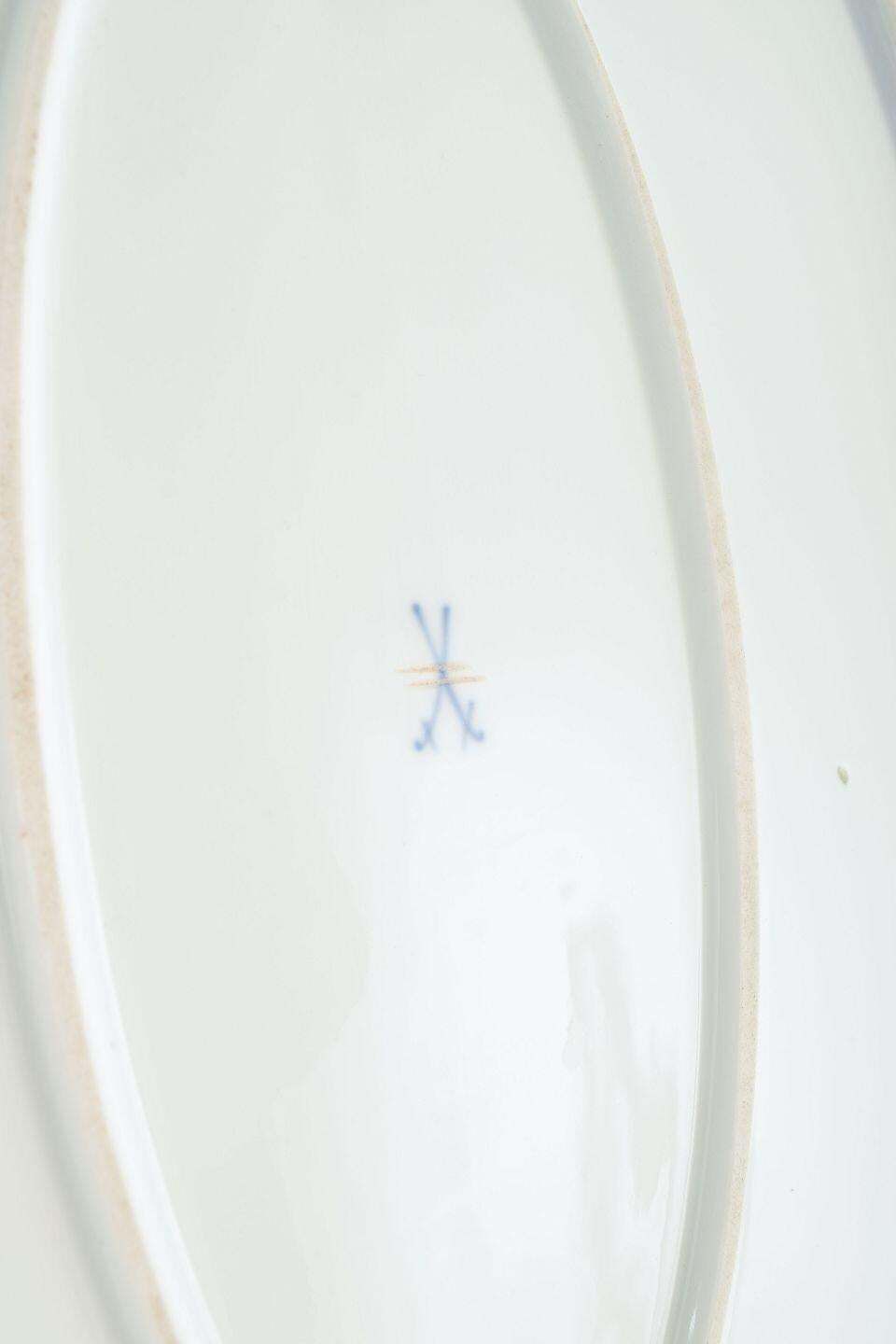 Meissen. Groot ovaal serveerschaal in porselein met bloemenmotief. Ca. jaren 1930 photo Woonaccessoires