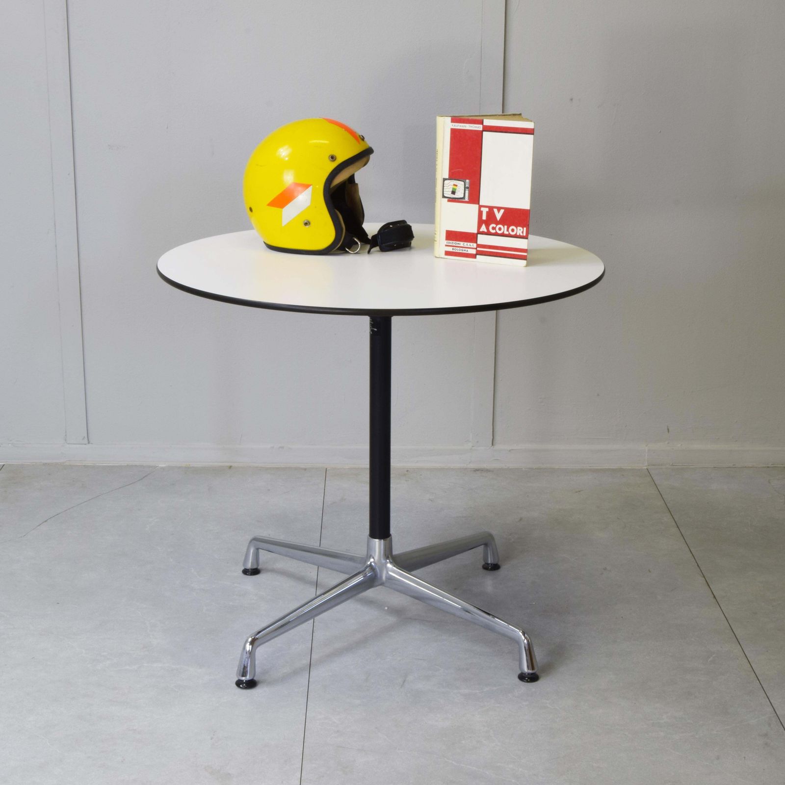 Charles & Ray Eames For Vitra Contract Round Table 1980s photo for sale
