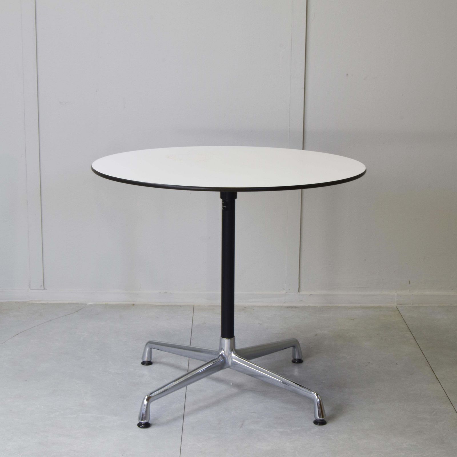 Charles & Ray Eames For Vitra Contract Round Table 1980s photo 1311.0