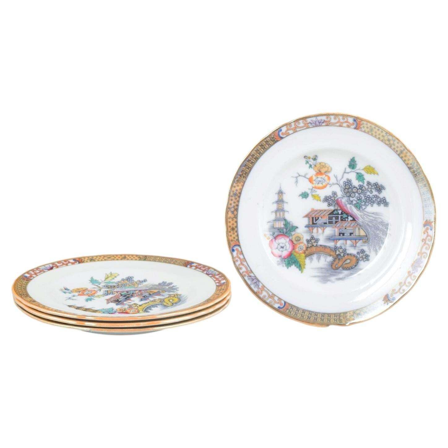 Quatre assiettes plates Rörstrand en faïence, série « Japan », début du XXe siècle