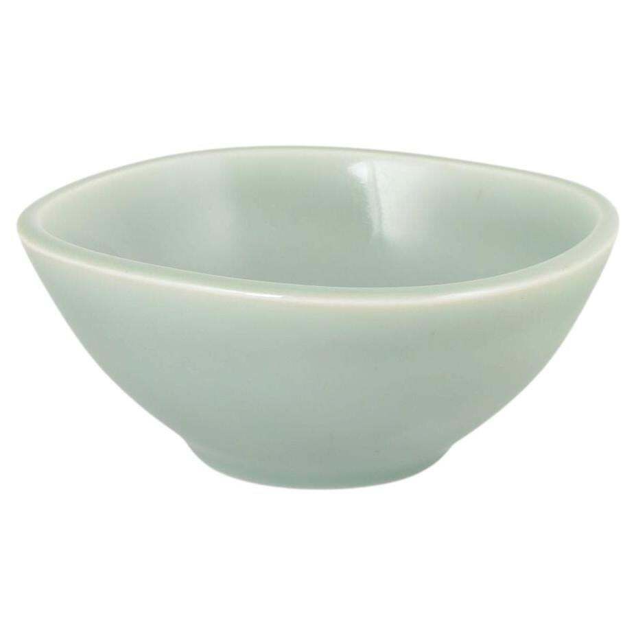Bol en grès Nils Thorsson pour Royal Copenhagen, glaçure céladon, années 1940