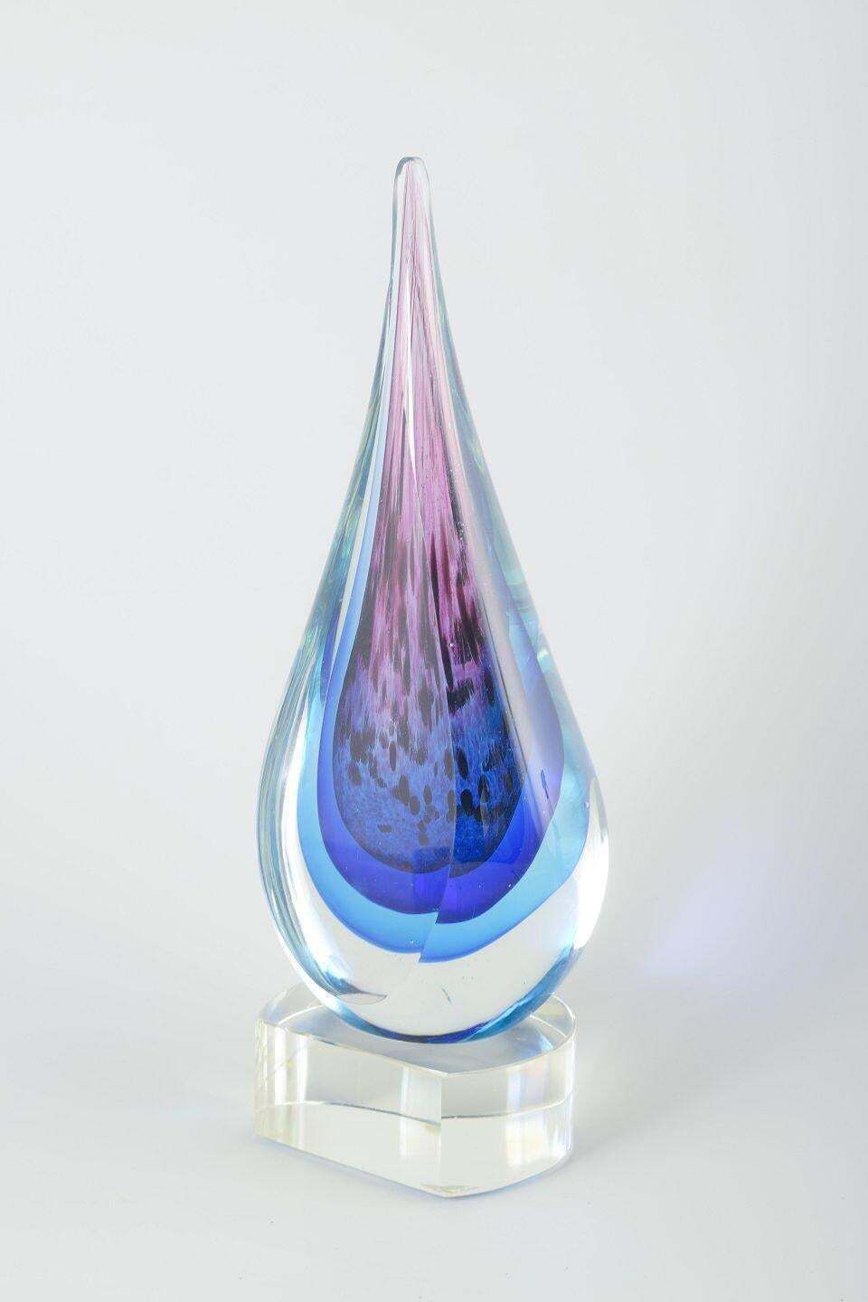 Sculpture en verre d'art Murano en forme de goutte, verre transparent et bleu-violet, années 1970. photo Art