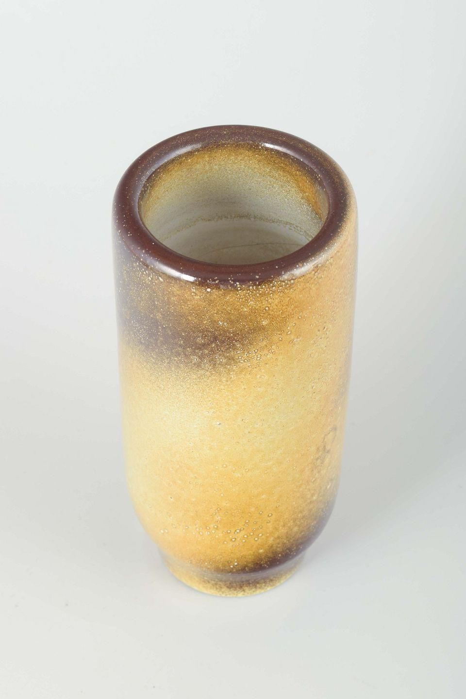 Mari Simmulson, Upsala Ekeby. Stoneware vaas met vloeiende geel-bruine glazuur photo furniture