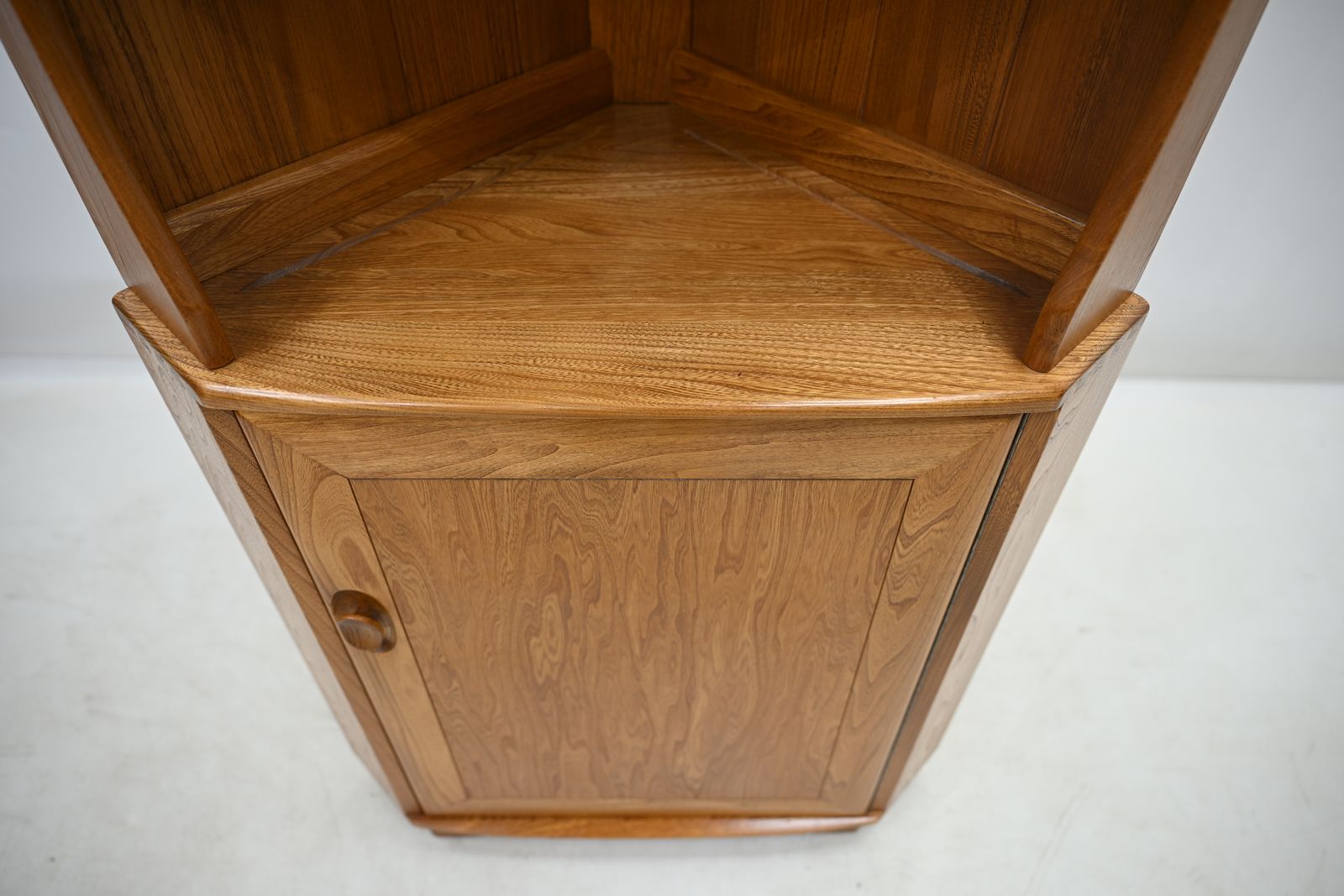 Furniture Genuine Ercol Windsor Corner Cabinet Light Finish Model 743 Free Uk Delivery photo