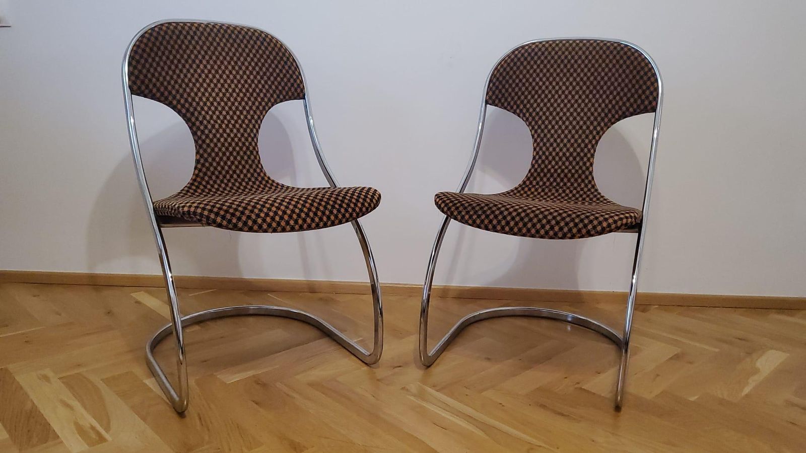 Paar zeldzame mid-century stoelen in de stijl van Gastone Rinaldi, Italië. Jaren 1970. photo furniture