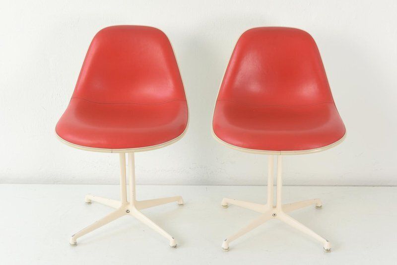 One Chair By Charles & Ray Eames, 1965 photo vinterior