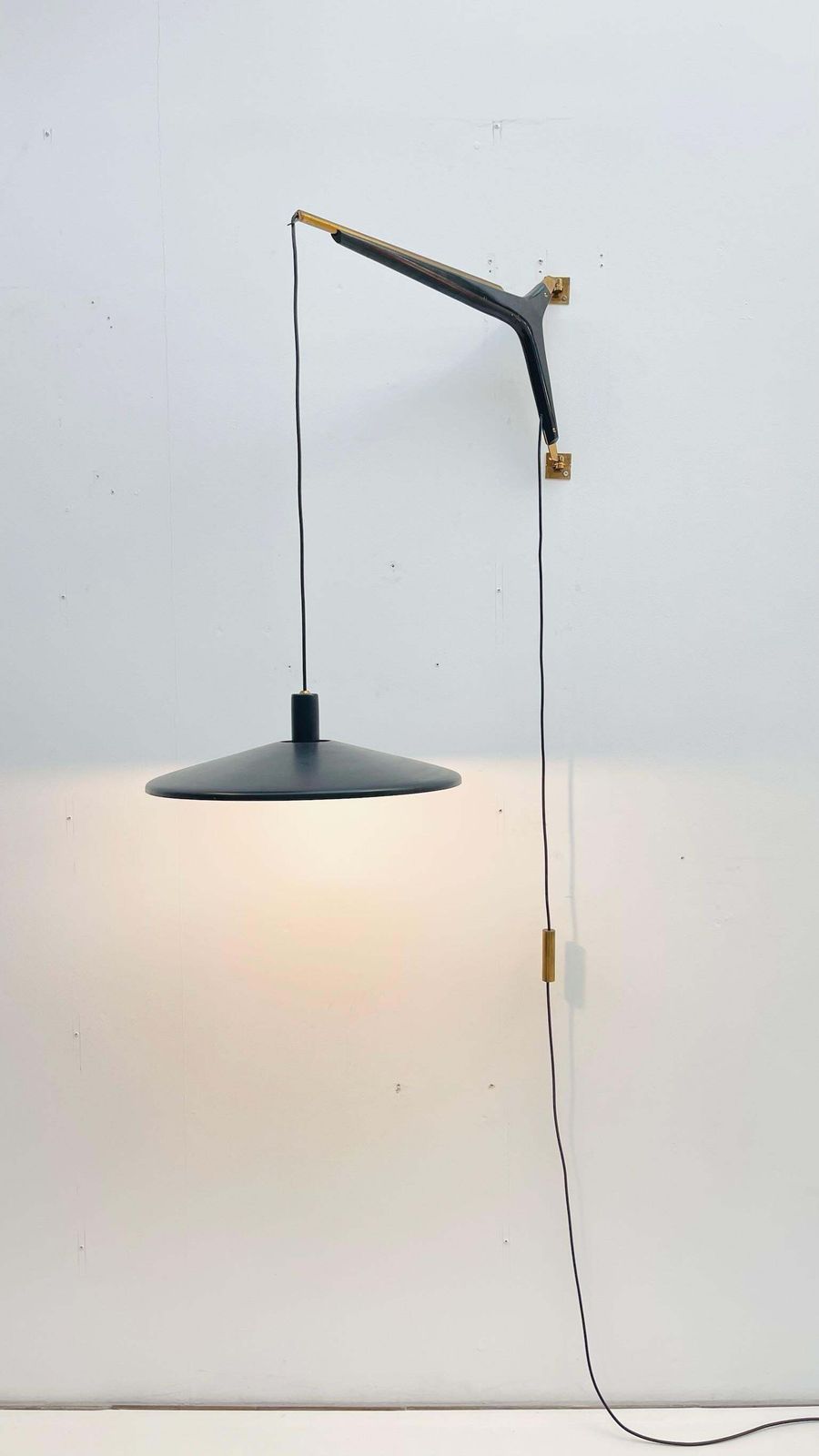 photo furniture Stlinovo Adjustable Wall Lamp