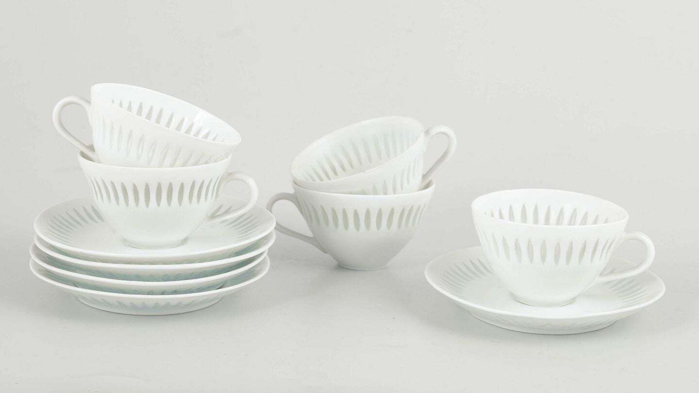 Friedl Holzer Kjellberg pour Arabia. Service de 5 tasses à moka avec soucoupes, années 1970