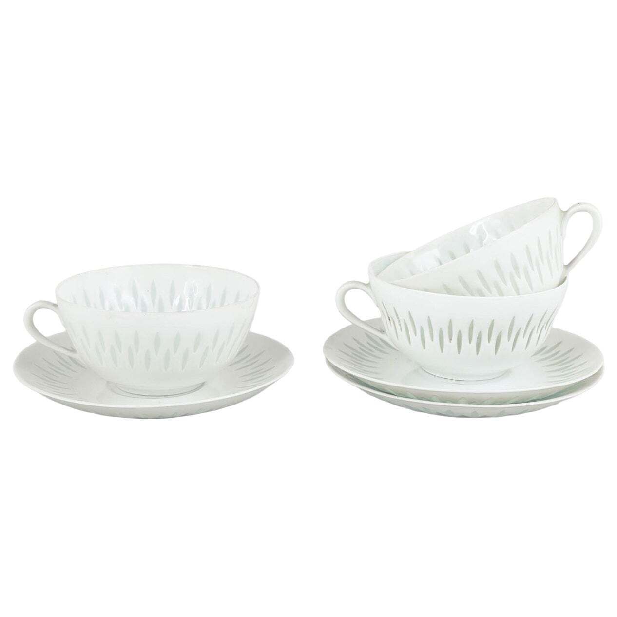 Friedl Holzer Kjellberg, Arabia. 3 tasses à thé et soucoupes en porcelaine. Motif riz