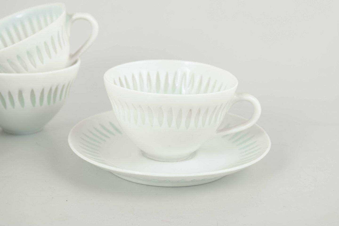 Friedl Holzer Kjellberg voor Arabia. Set van 5 demi-tasse kopjes met schoteltjes, jaren 1970 photo for sale