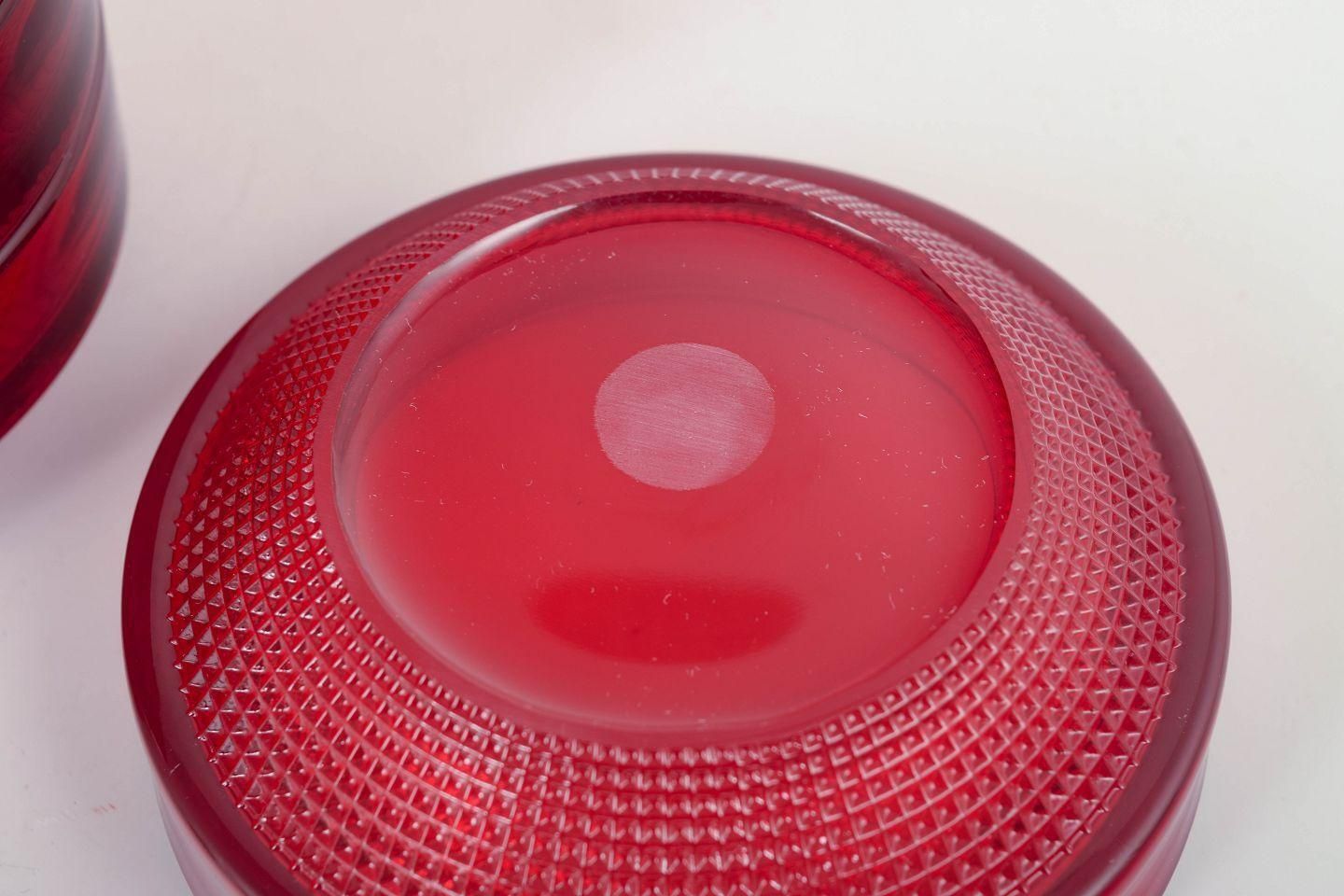 Quatre coupes « Vineta » en verre d'art rouge rubis Gullaskruf, par Kjell Blomberg, années 1960 photo Décoration