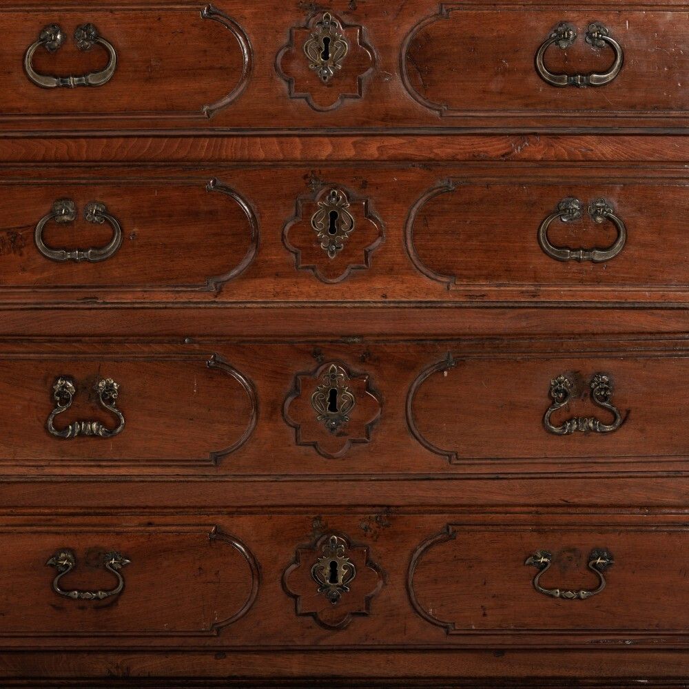 photo furniture 18th Century Walnut Italian Chest Of Drawers