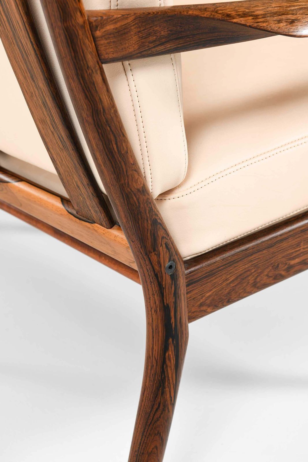 Pair Of Samsö Easy Chairs In Rosewood & Leather By Ib Kofod Larsen, 1950s photo vinterior