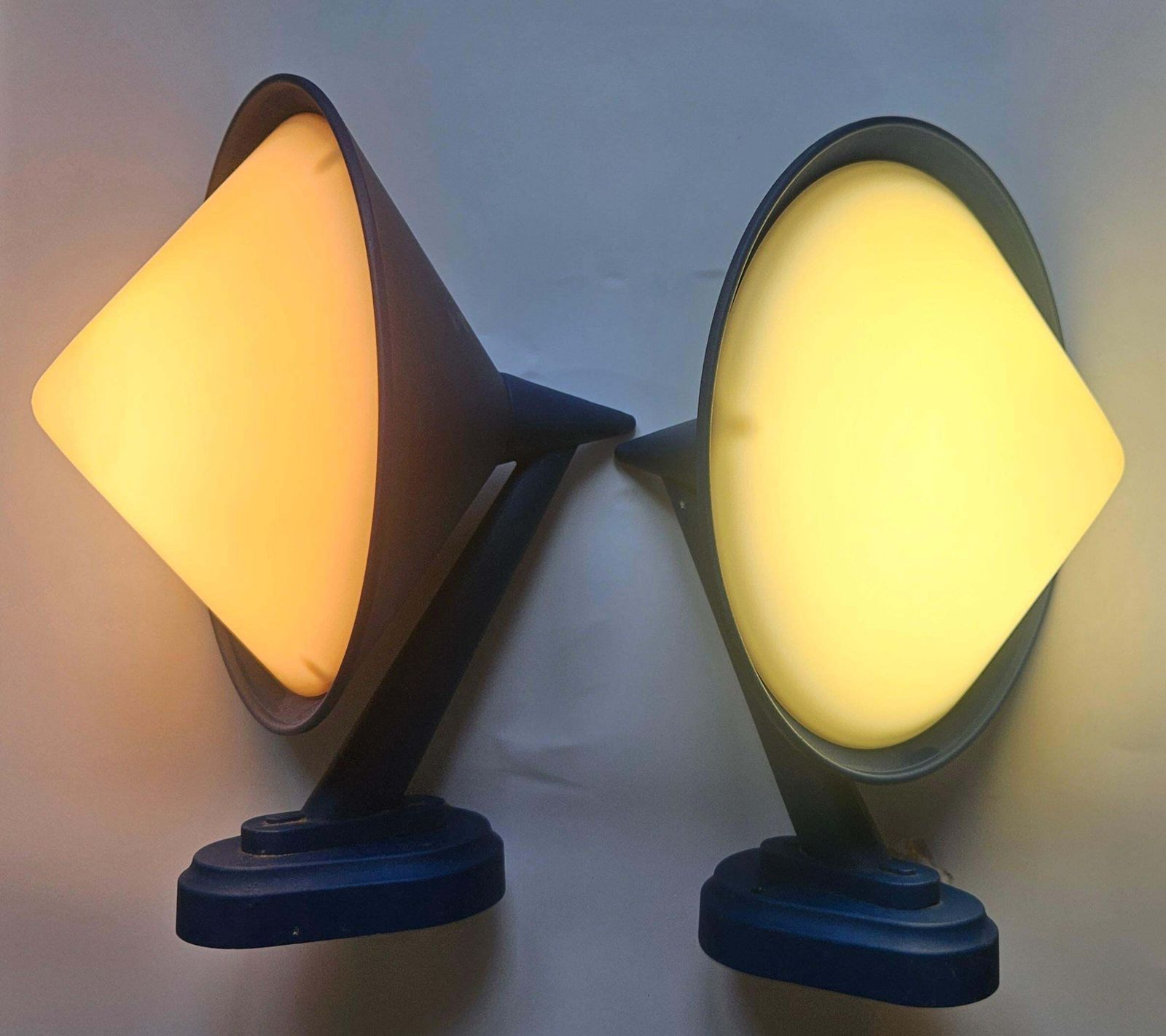 photo vintage Pair Of Midcentury Wall Lamps In Style Of Svea Winkler, Italy, 1970s