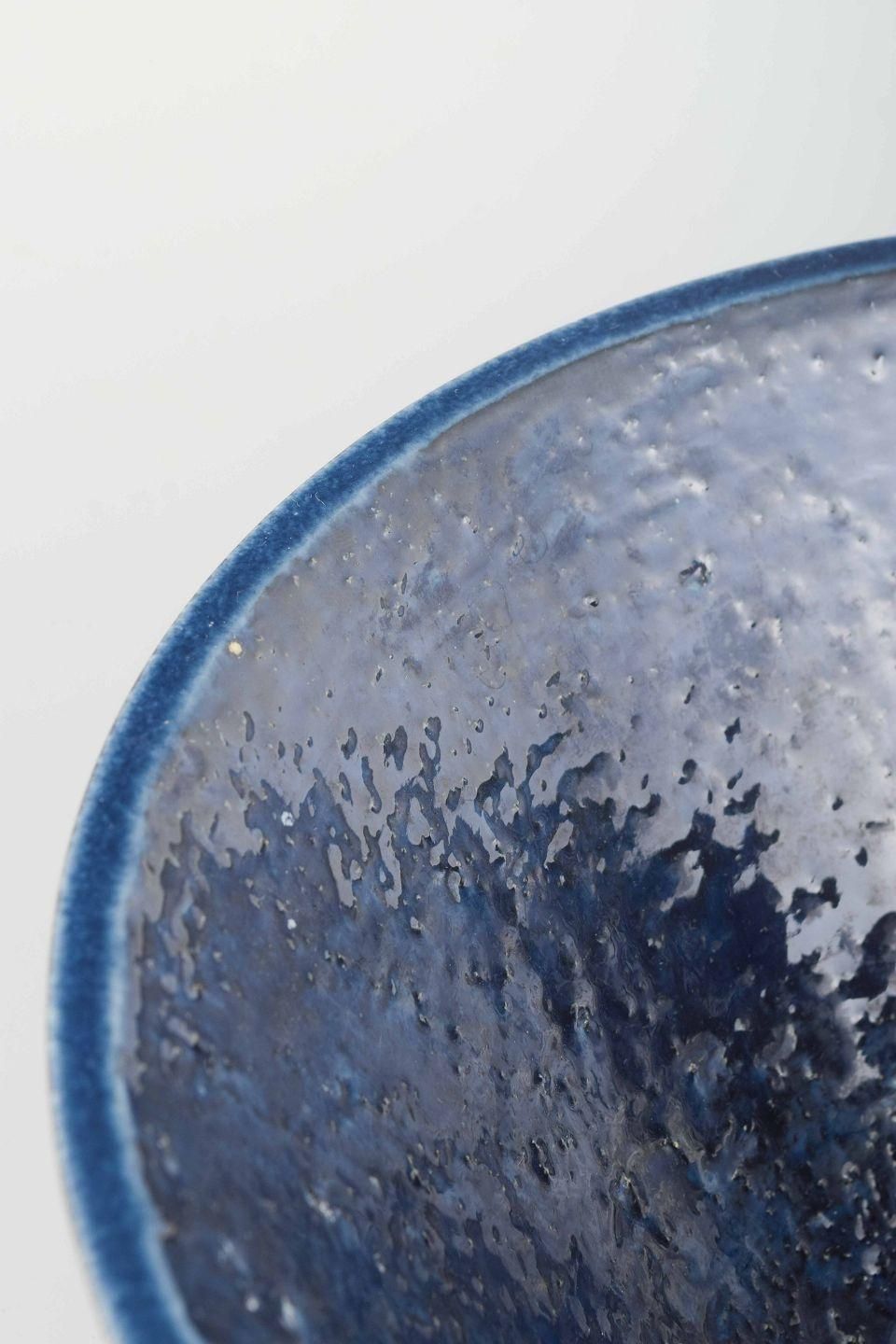 Ingrid Atterberg voor Upsala Ekeby. Conische Stoneware Schaal Met Donkerblauwe Glazuur. photo for sale