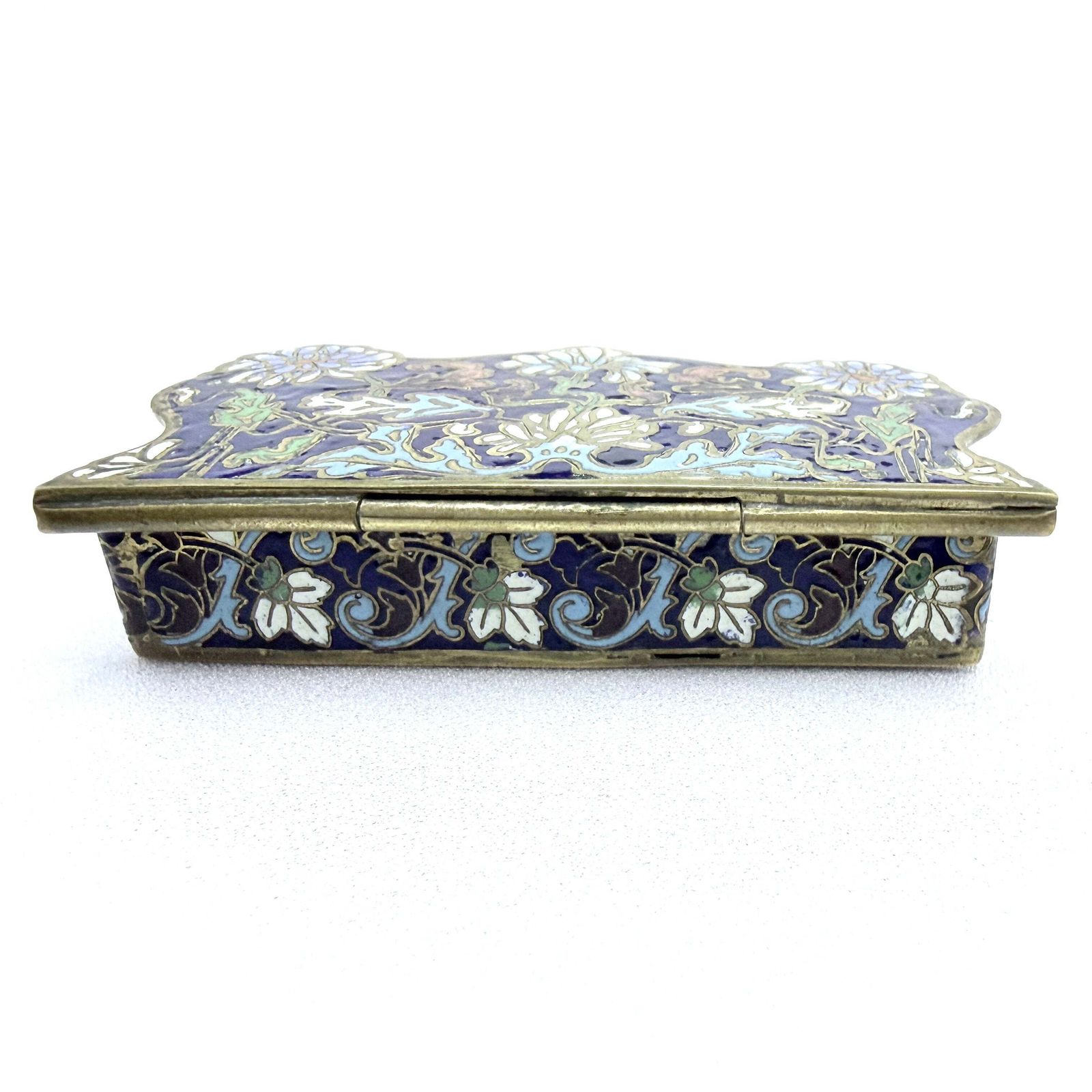 France Ca 1890s. Antique Art Nouveau Champlevé Enamel Trinket Jewelry Box. photo vinterior
