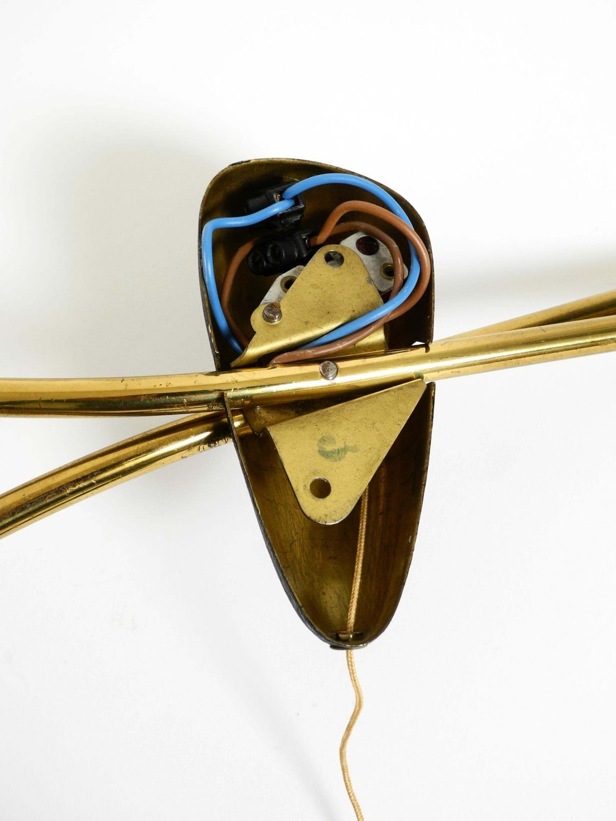 photo buy Zeldzame Mid-Century messing wandlamp met beschilderde glazen kappen