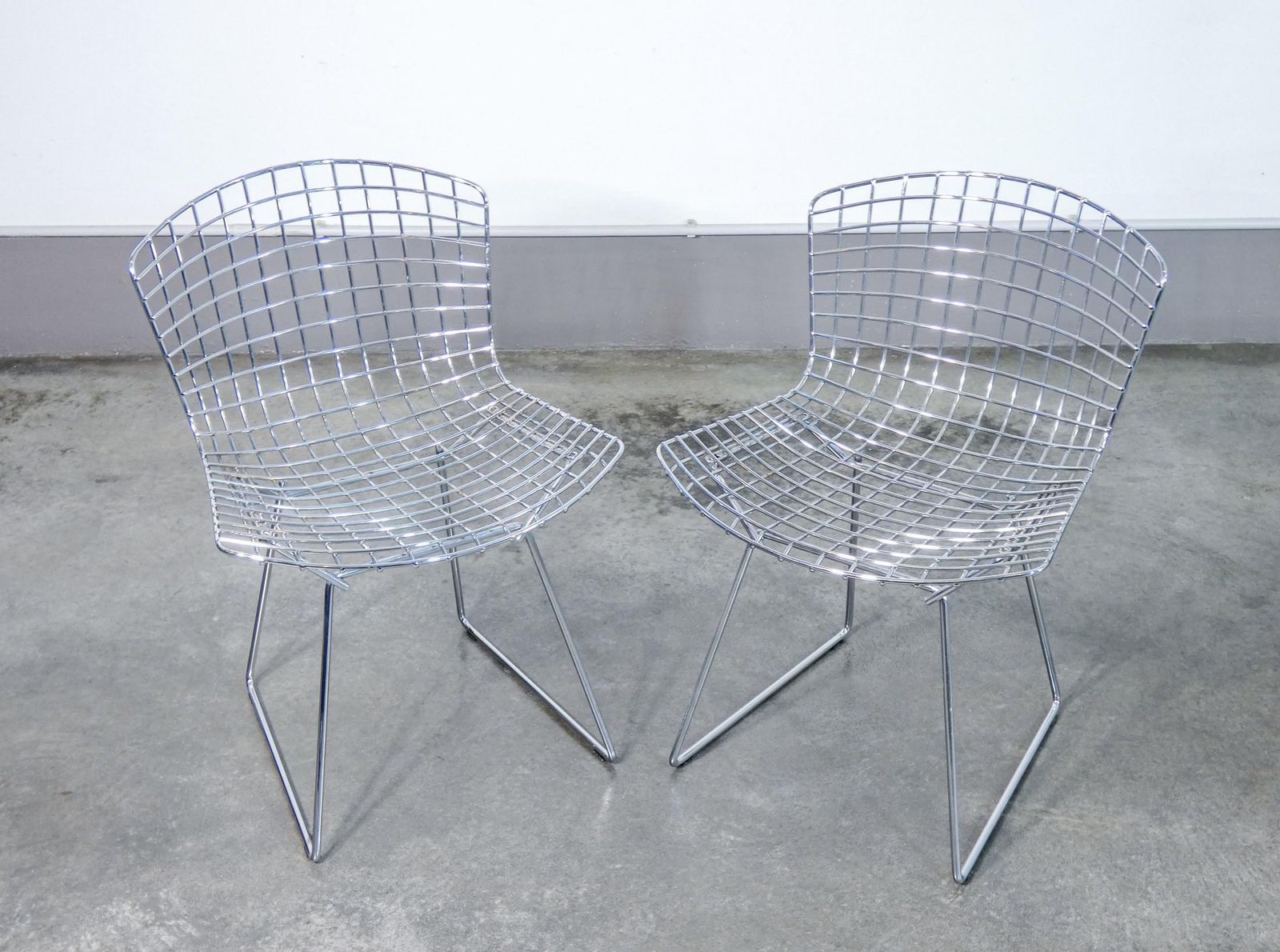 photo furniture Set Of Four Side Chairs Mod. 420, Design Harry Bertoia For Knoll