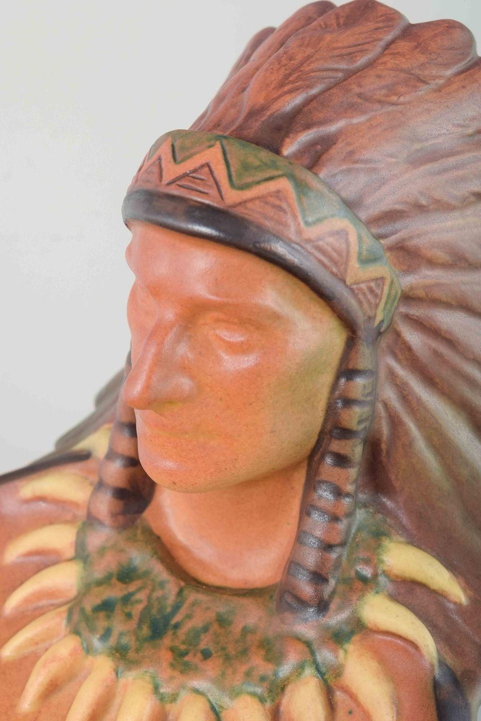 Ipsens Enke. Art Pottery schaal met hoofd van een Native American. jaren 1920 photo for sale