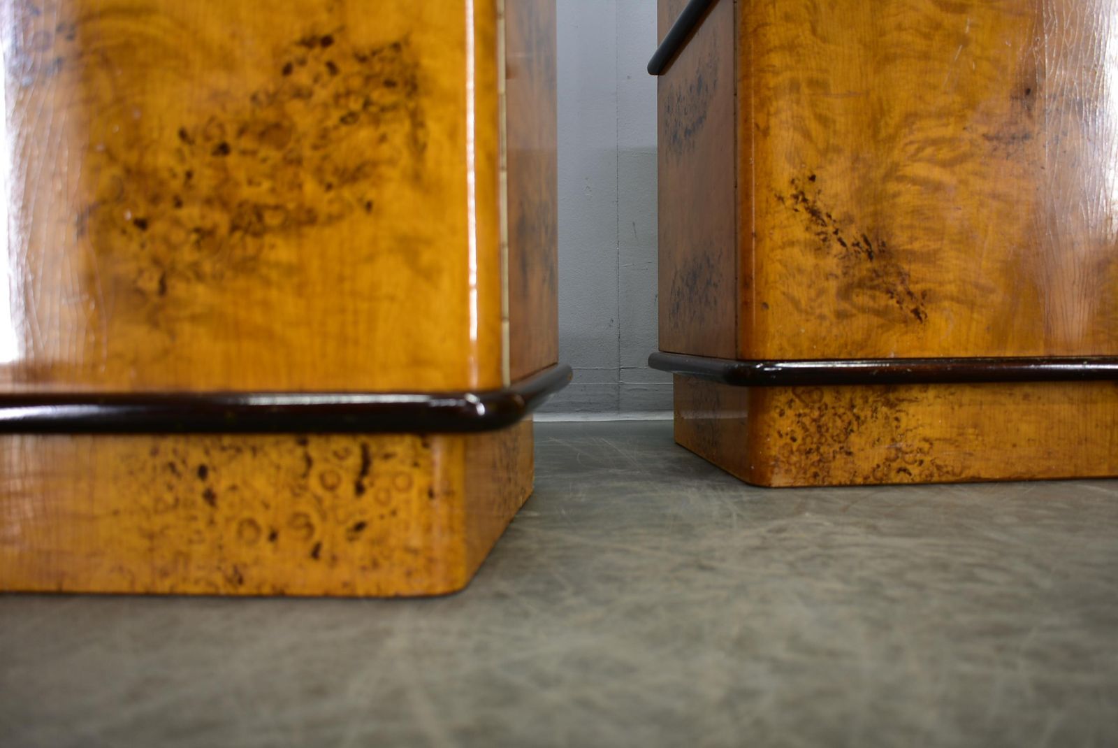 Stel nachtkastjes uit de jaren 1940 van Jindrich Halabala, Tsjecho-Slowakije photo furniture