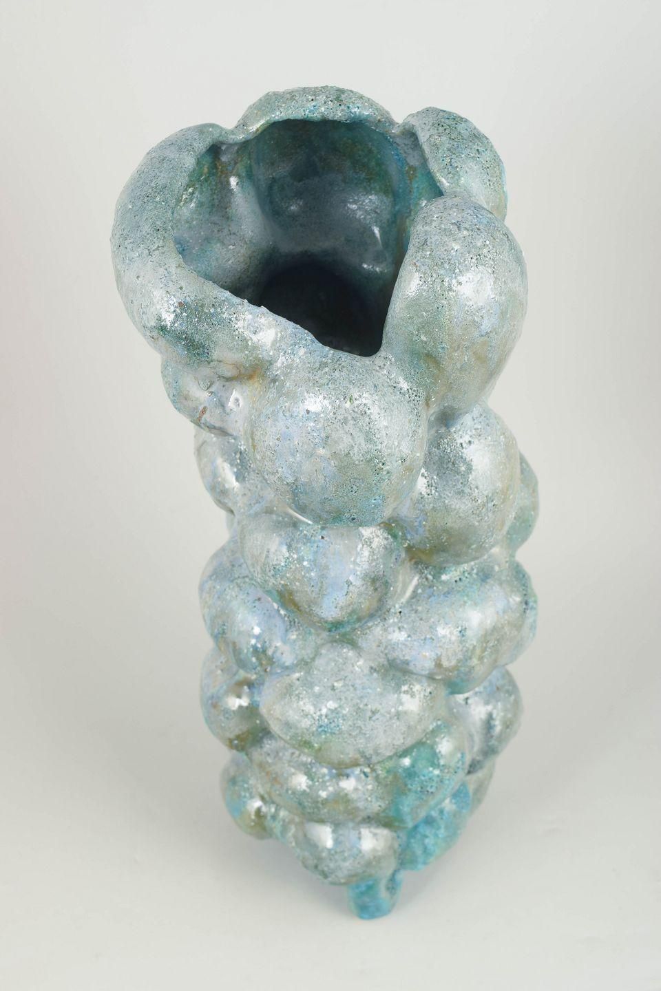 Vase en grès modelé à la main, Christina Muff, céramiste danoise contemporaine photo furniture