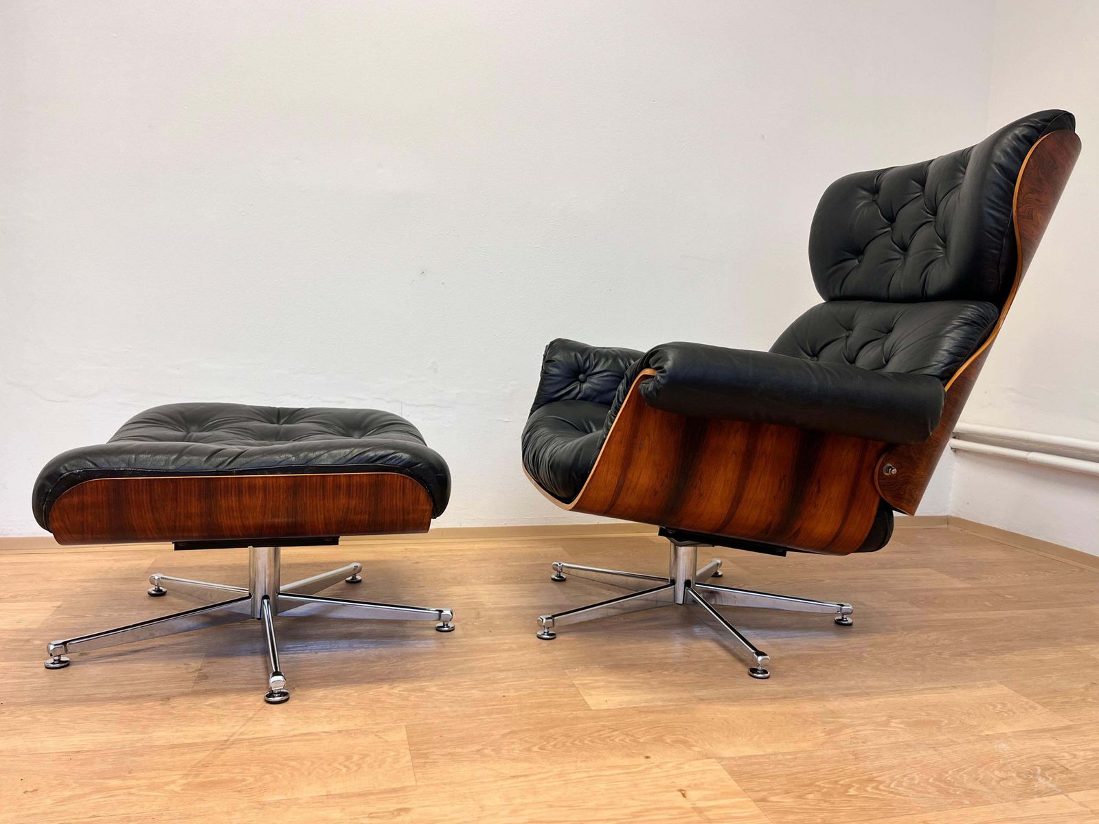 XL Bijzondere Gebogen Multiplex Lounge Chair en Ottoman in Palissander, ca. jaren 1960 photo Meubels