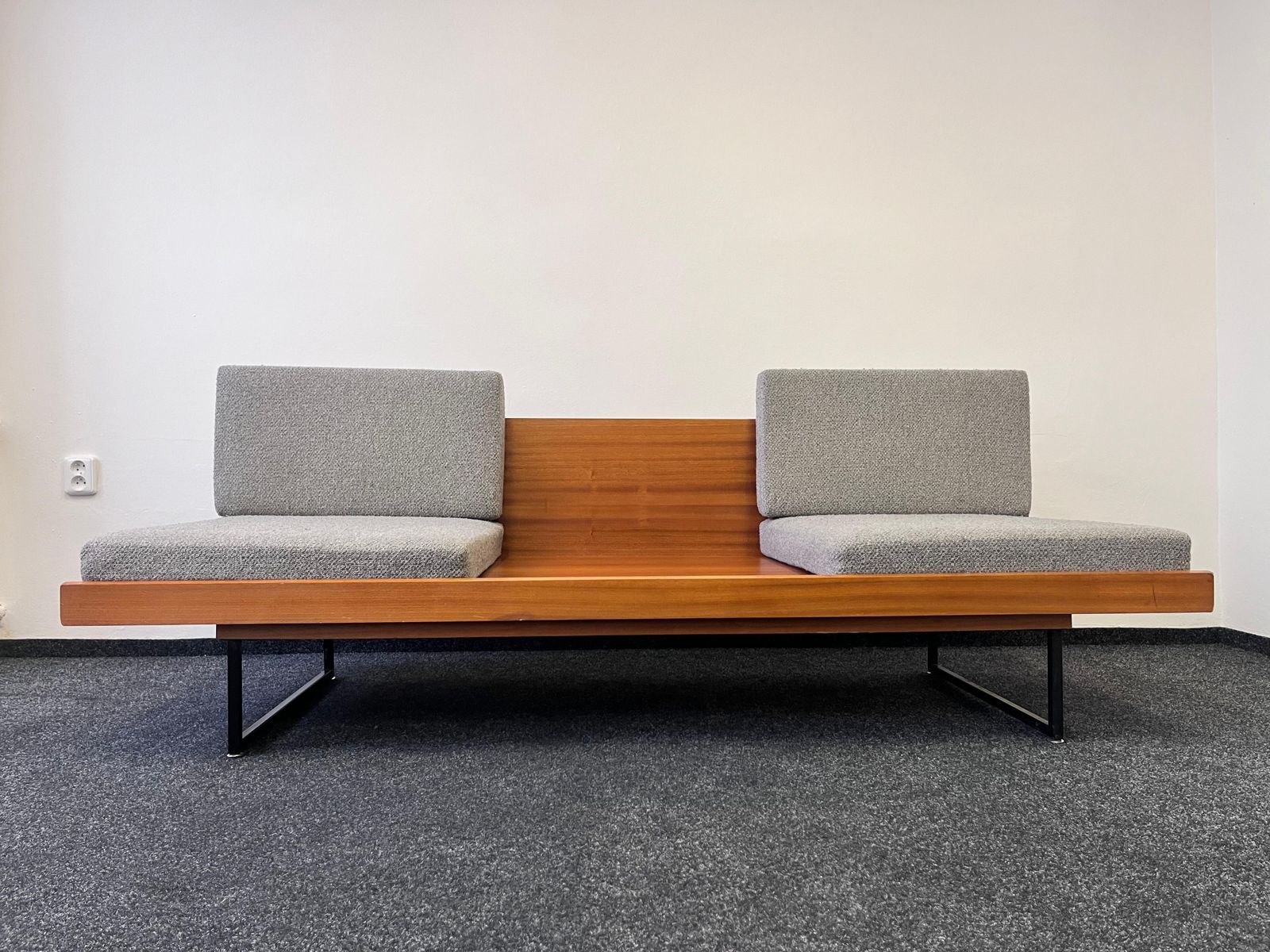 Mid Century 2 Seater Design Sofa/Daybed In Mahagony   1970 / Czechoslovakia photo vinterior