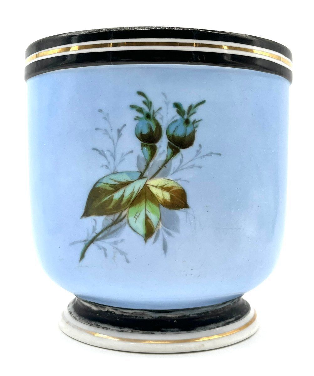 photo furniture Antique Porcelain Cachepot, France, 1900